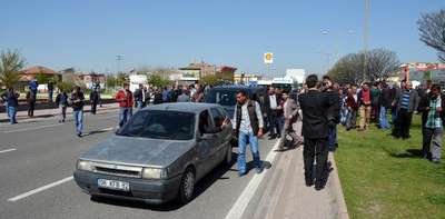 Kayseri’de kamyoncular, 'Mazot  pahalı' diye 2 saat yol kapattı