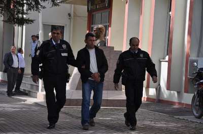 Bulduğu kredi kartlarından doğum yılı şifresiyle para çekti