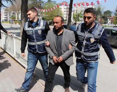 Çaldığı kabloları hurdacıya satarken yakalandı