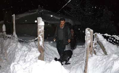 Yayla evlerinde mahsur kalanlar 9 saatte kurtarıldı