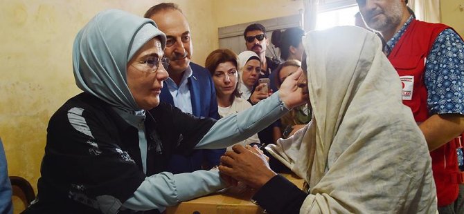 Erdoğan Arakan'da yardım dağıttı