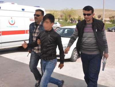 Liseli genç, kız arkadaşının eski sevgilisini bıçaklayarak öldürdü