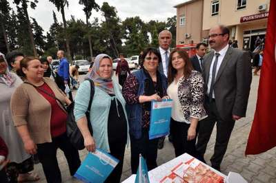 Çanakkale'de vatandaşa diş macunu ve diş fırçası dağıtıldı
