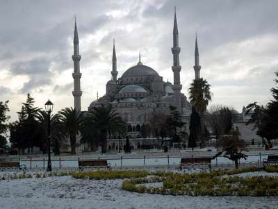 Sultanahmet Meydanı’ndan kar manzaraları
