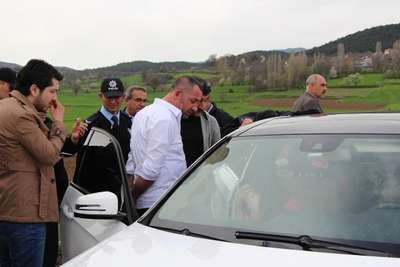 Otoyolu birbirine katan alkollü sürücüye kelepçe