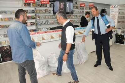 Kocaeli'de 15 bin korsan CD'ye el konuldu