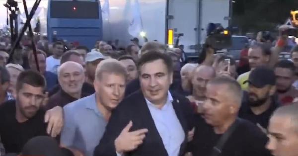 Yasaklı lider Saakaşvili, Ukrayna'ya döndü