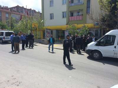 Silahlı saldırgan PTT şubesinde çalışan 1 kişiyi yaraladı, 1 kişiyi rehin aldı (1)