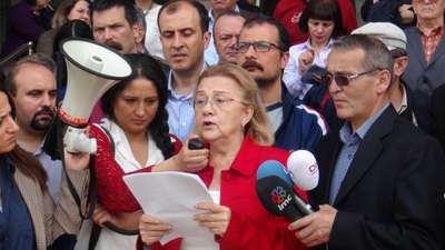 Beraat sonrası Taksim Dayanışması'ndan adliye önünde açıklama