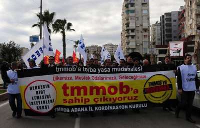 TMMOB üyelerinden siyah çelenk