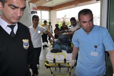 Bıçaklı ve sopalı kavgada 2 yaralı