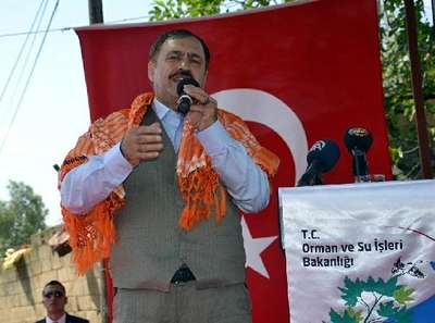Bakan Eroğlu, körüklü çizmeyle sahaya indi (2)