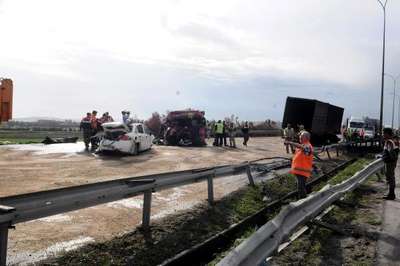 Fotoğraflar // TEM Otoyolu'nda TIR, tanker ve otomobil çarpıştı: 2 ölü, 1 yaralı