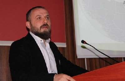 Halı sahada kalp krizi geçiren öğretim üyesi Çorum'da toprağa verildi