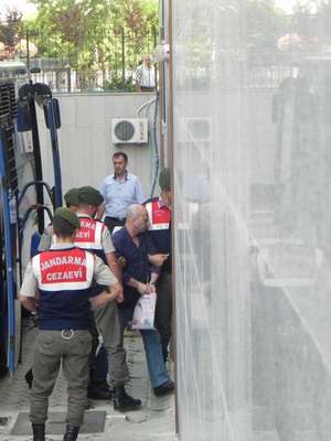 Emlak zengini Anne ve babasını öldürmekle suçlanan Öner’in akıl sağlının yerinde olduğu belirlendi