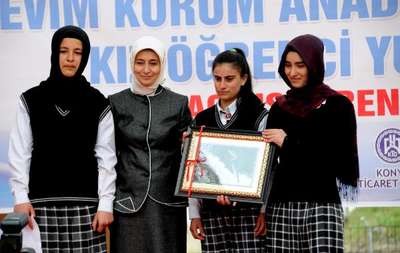 Sare Davutoğlu ve Bakan Avcı Erciş'te kız yurdunun açılışına katıldı