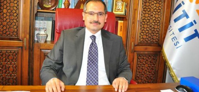 FETÖ firarisi MEB’in kitabında