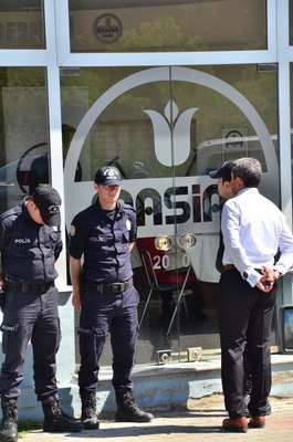 Manisa polisinden beş dernekte eş zamanlı arama