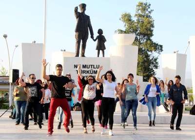 Fethiye'yi dansa kaldırdılar