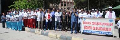 Gaziantep’te sağlık çalışanlarına saldırı protesto edildi