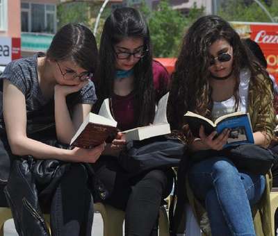 Karaman'da 2 bin kişi aynı anda kitap okudu