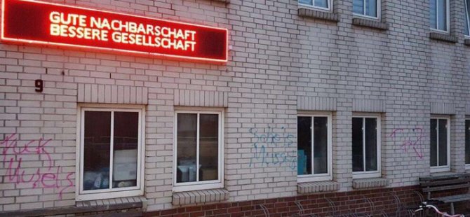 Almanya'da seçim gecesi camiye çirkin saldırı