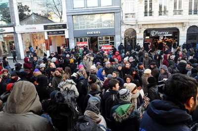Fransa Başkonsolosluğu önünde 'Charlie Hebdo' protestosu