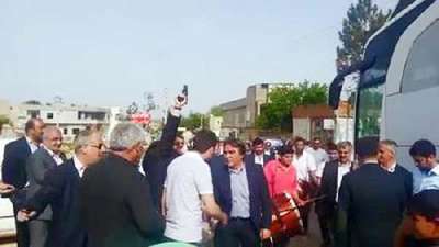 Bozova'da AK Parti adayları silahlarla karşılandı