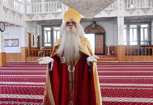 Alman Noel Baba, camide dua etti