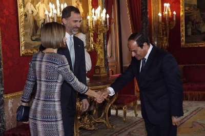 Mısır Cumhurbaşkanı Sisi, İspanya'da kahraman gibi karşılandı.
