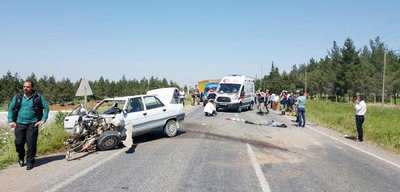 Kamyon ile otomobil çarpıştı: 1 ölü, 2 yaralı