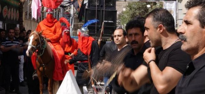 Milyonlar Kerbela şehitlerini andı