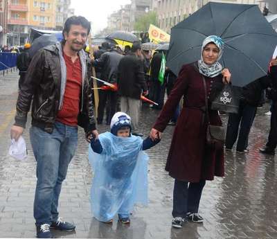 Nevşehir’de 1 Mayıs yağmur altında kutlandı