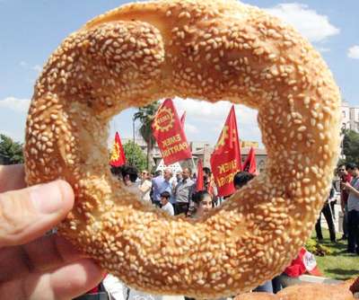 Şanlıurfa’da davul-zurnalı 1 Mayıs kutlaması