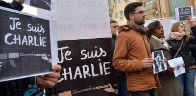 Paris’teki terör saldırısı Kosova’da protesto edildi