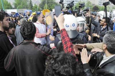 İzmit'te 1 Mayıs kutlamasına yaklaşık 15 bin kişi katıldı (2)