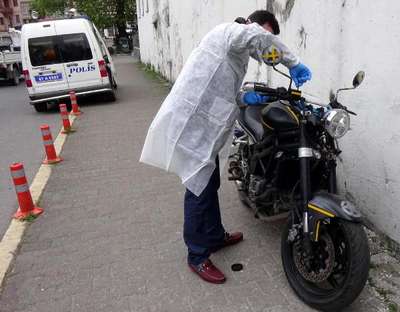 Motosikleti çalıştıramayınca bırakıp kaçtılar