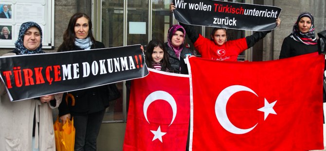 Almanya'da 'Türkçeme dokunma' protestosu
