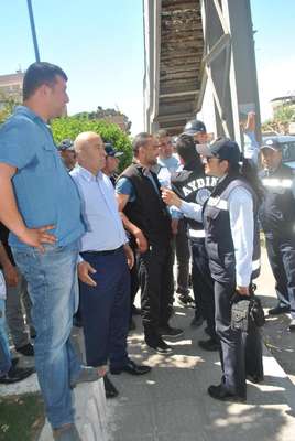 Aydın Büyükşehir ile İncirliova Belediyesi'nin arasında pankart krizi