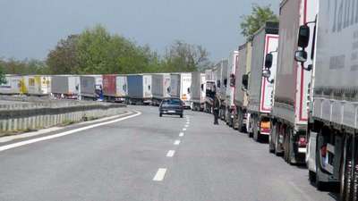 Bulgaristan'da 'rüşvet' operasyonu, Kapıkule'de 15 kilometre TIR kuyruğuna neden oldu
