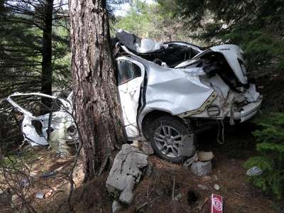 Otomobil 50 metrelik uçuruma yuvarlandı: 1 ölü, 2 yaralı