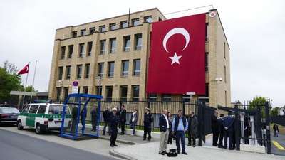 Başbakan Davutoğlu, Düsseldorf Başkonsolosluğu'nun yeni hizmet binasının açılışını yaptı