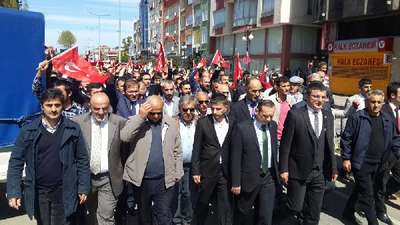 Rize’de HDP seçim bürosu önünde arbede