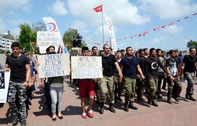 Antalya'da 'Türkçüler Günü'nde askeri kamuflajla yürüyüş