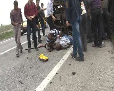 Tarım işçilerinin kamyoneti kaza yaptı: 2 ölü, 10 yaralı