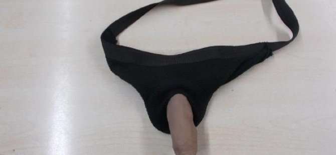 Polise idrar örneği yerine plastik penisten su verdi