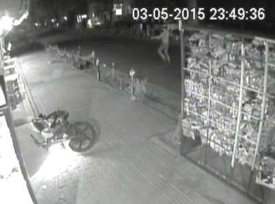 Kafeye ateş eden kıskanç genç iki polisi silahla yaraladı(2)