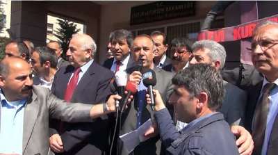 Alevi Dernekleri Maltepe Kaymakamlığı'na siyah çelenk bıraktı
