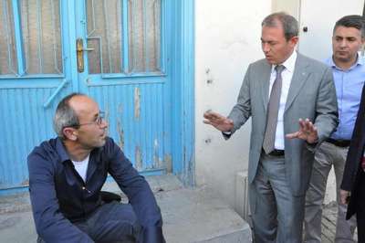 AK Parti önündeki TIR'da kendisini yakmak istedi