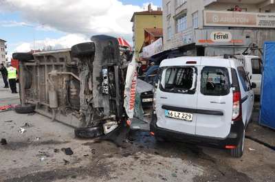 Sorgun'da ambulansın da karıştığı zincirleme kaza: 1 ölü, 3 yaralı